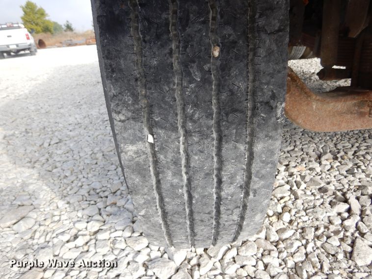 image for item KA9465 1997 Ford F800  utility / service truck