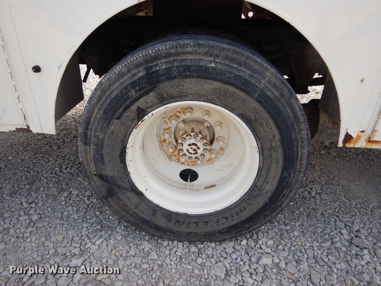 image for item KA9465 1997 Ford F800  utility / service truck