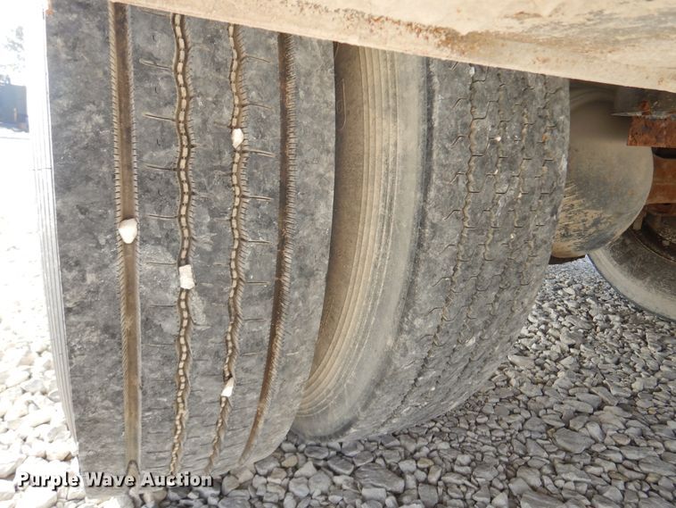 image for item KA9465 1997 Ford F800  utility / service truck