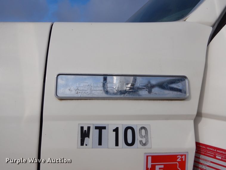 image for item KA9465 1997 Ford F800  utility / service truck