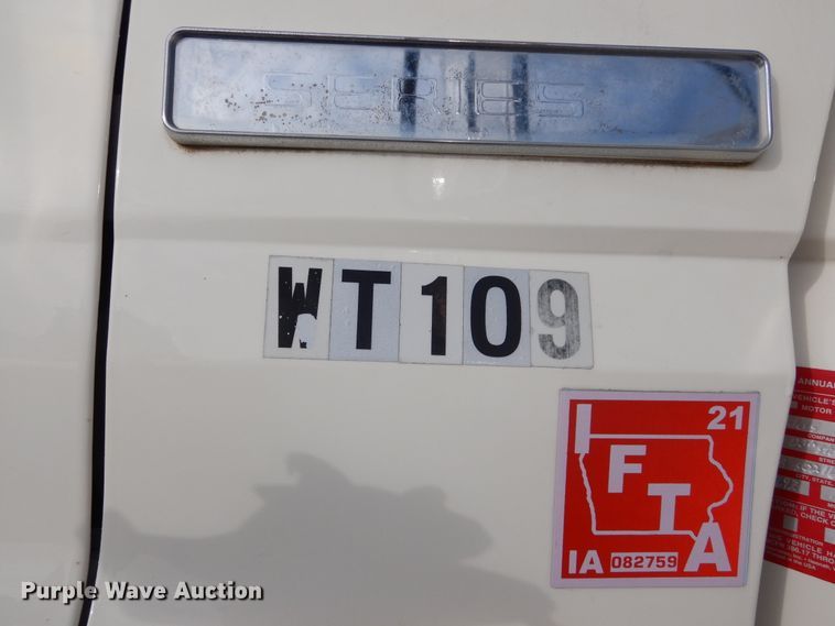 image for item KA9465 1997 Ford F800  utility / service truck