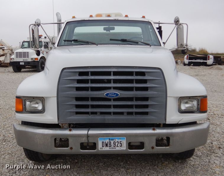 image for item KA9468 1997 Ford F800  utility / service truck