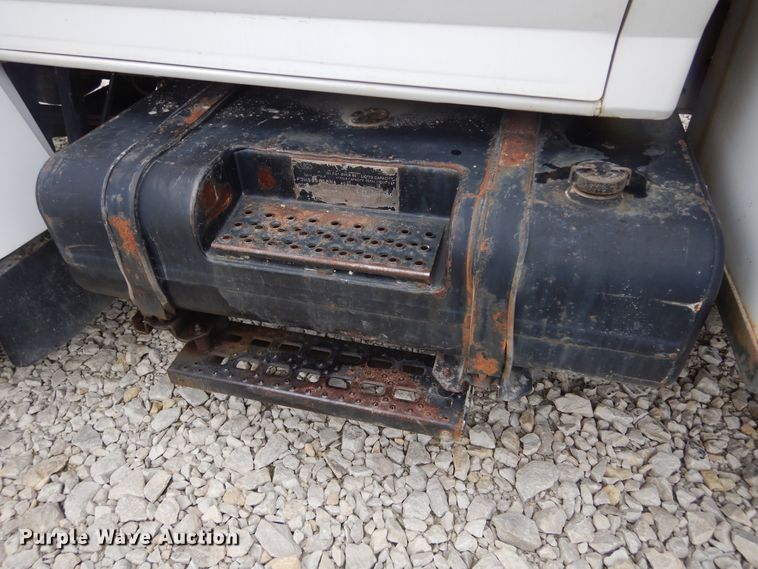 image for item KA9468 1997 Ford F800  utility / service truck