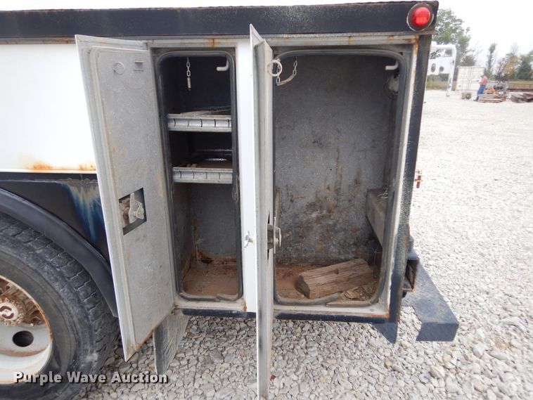 image for item KA9468 1997 Ford F800  utility / service truck