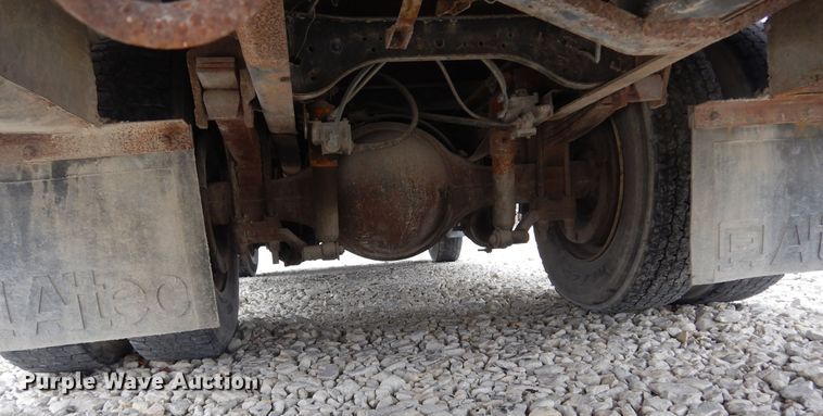 image for item KA9468 1997 Ford F800  utility / service truck