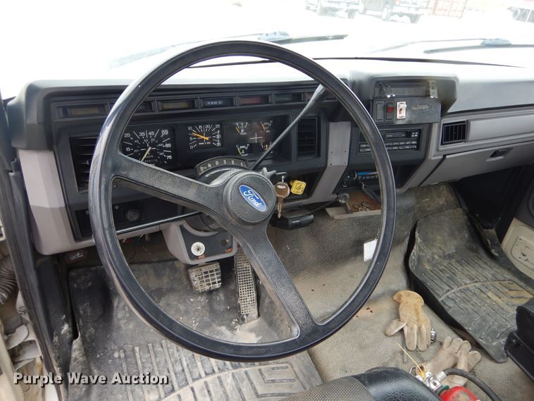 image for item KA9468 1997 Ford F800  utility / service truck