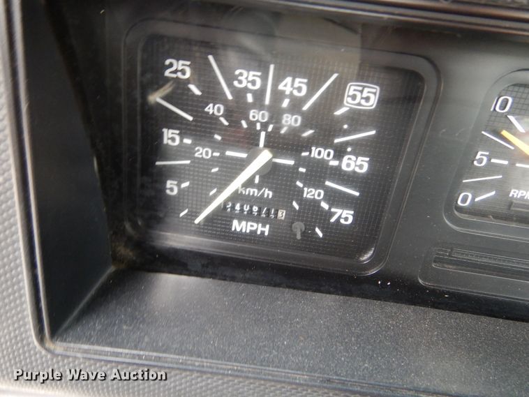 image for item KA9468 1997 Ford F800  utility / service truck