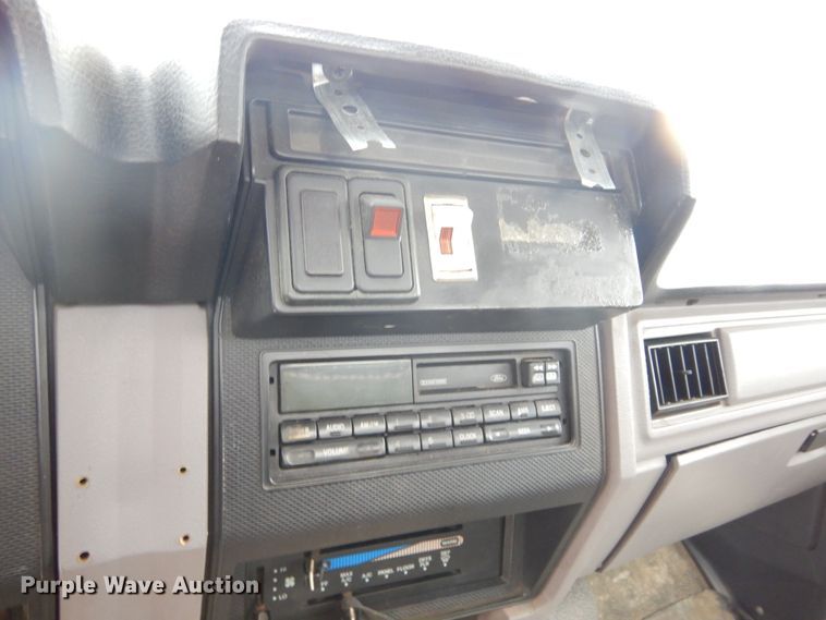 image for item KA9468 1997 Ford F800  utility / service truck