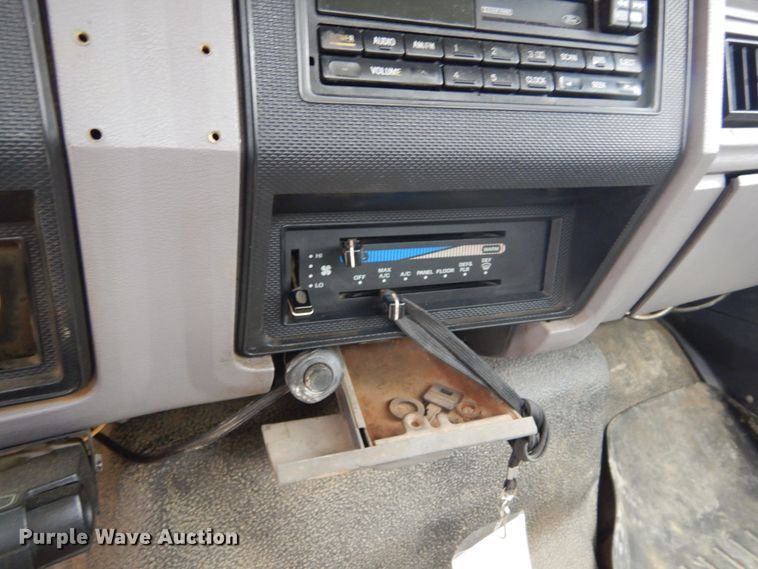 image for item KA9468 1997 Ford F800  utility / service truck