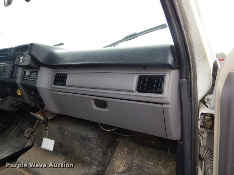 image for item KA9468 1997 Ford F800  utility / service truck