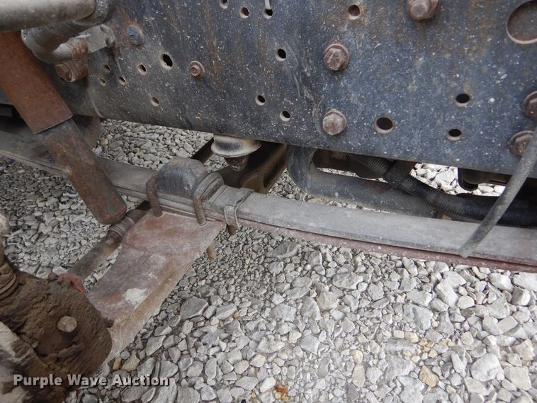 image for item KA9468 1997 Ford F800  utility / service truck