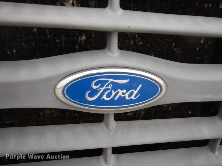 image for item KA9468 1997 Ford F800  utility / service truck