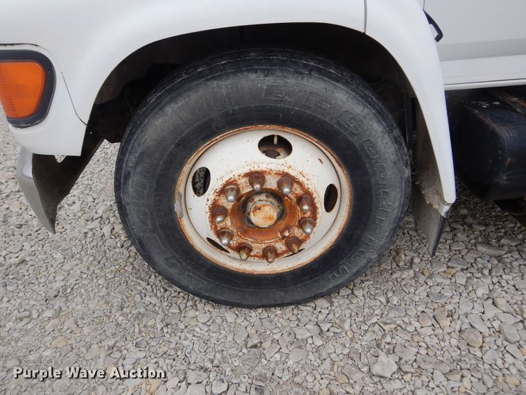 image for item KA9468 1997 Ford F800  utility / service truck