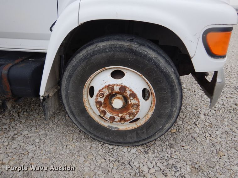 image for item KA9468 1997 Ford F800  utility / service truck