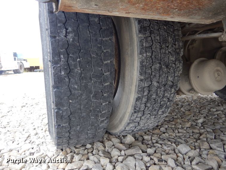 image for item KA9468 1997 Ford F800  utility / service truck