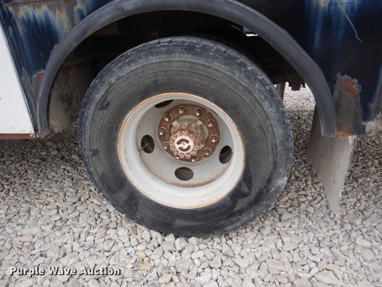 image for item KA9468 1997 Ford F800  utility / service truck