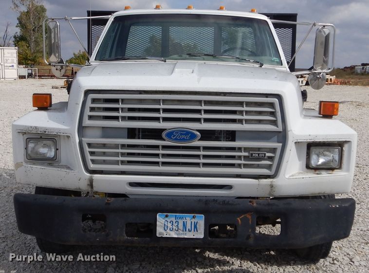 image for item KA9470 1993 Ford F700  flatbed truck