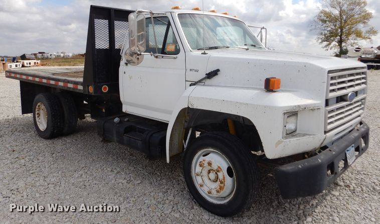 image for item KA9470 1993 Ford F700  flatbed truck