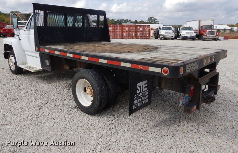 image for item KA9470 1993 Ford F700  flatbed truck