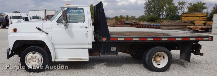 image for item KA9470 1993 Ford F700  flatbed truck