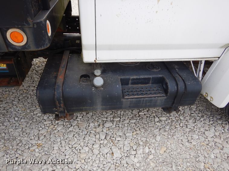 image for item KA9470 1993 Ford F700  flatbed truck