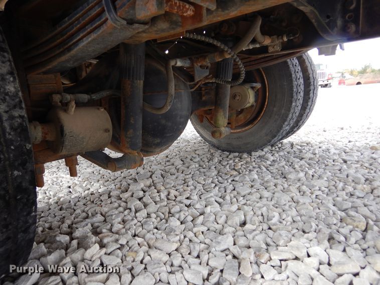 image for item KA9470 1993 Ford F700  flatbed truck