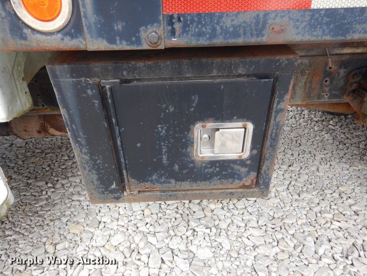 image for item KA9470 1993 Ford F700  flatbed truck