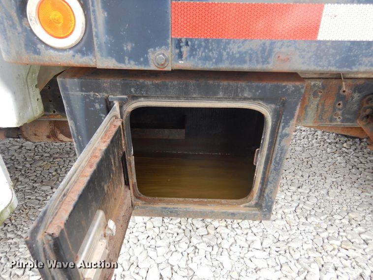 image for item KA9470 1993 Ford F700  flatbed truck