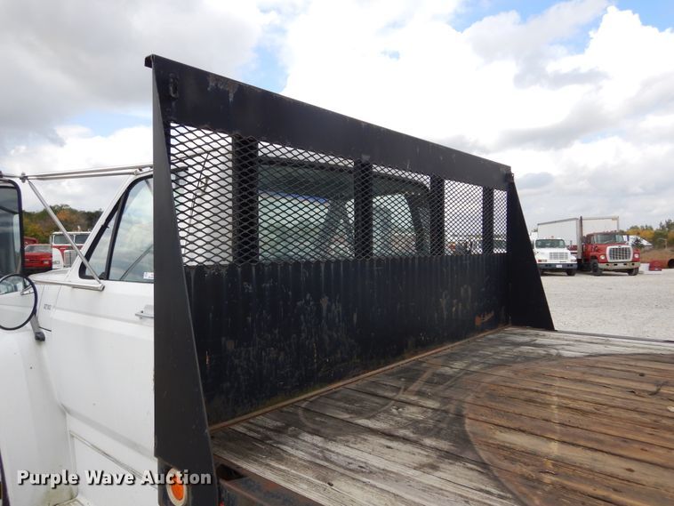 image for item KA9470 1993 Ford F700  flatbed truck