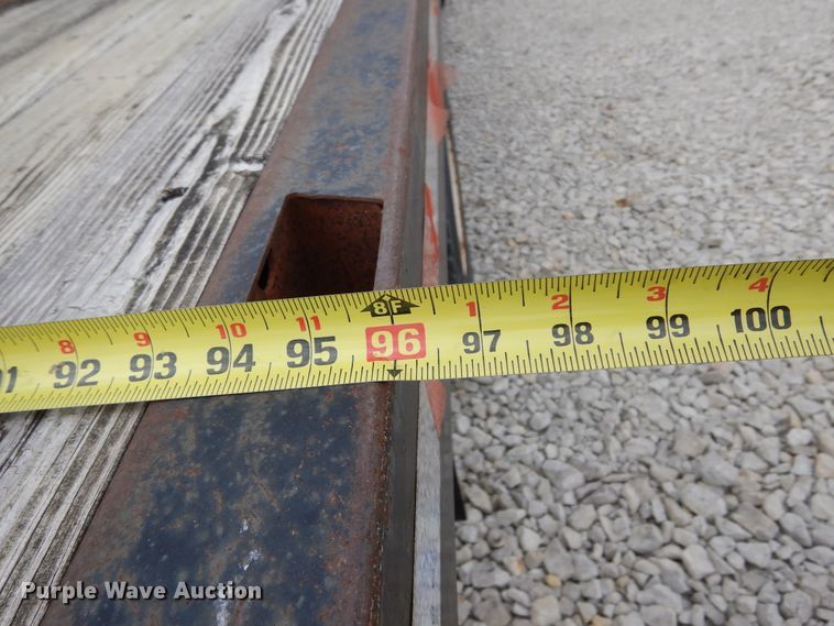 image for item KA9470 1993 Ford F700  flatbed truck