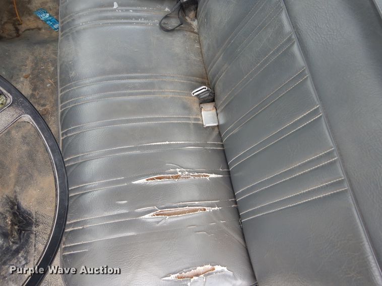 image for item KA9470 1993 Ford F700  flatbed truck