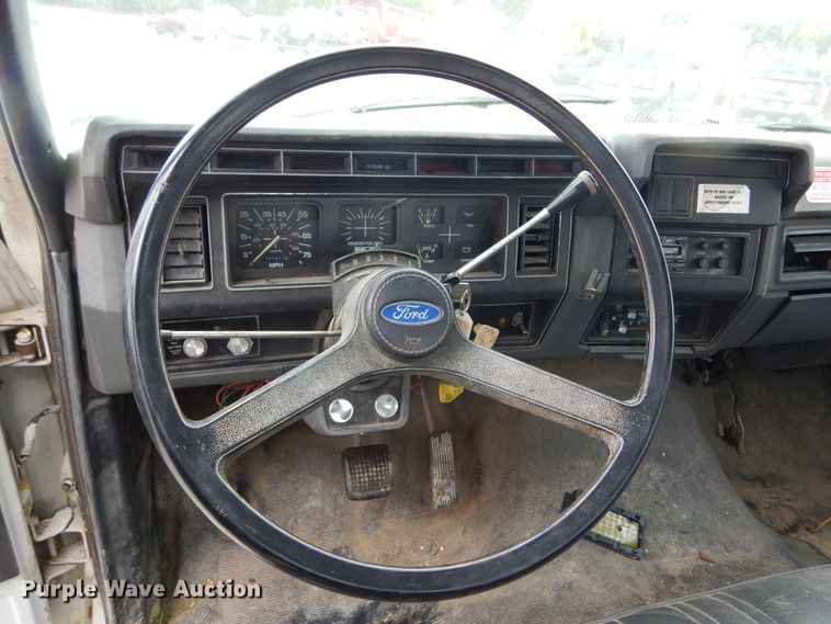 image for item KA9470 1993 Ford F700  flatbed truck