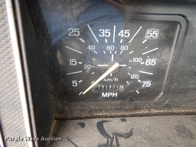 image for item KA9470 1993 Ford F700  flatbed truck