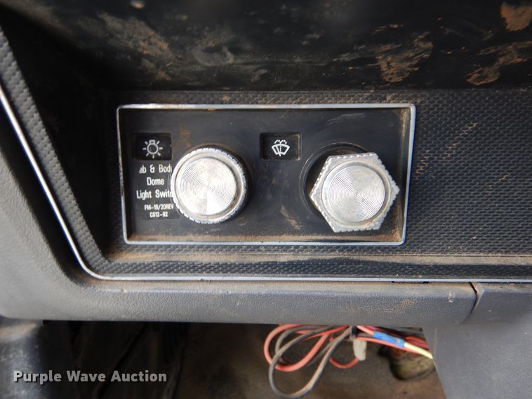 image for item KA9470 1993 Ford F700  flatbed truck