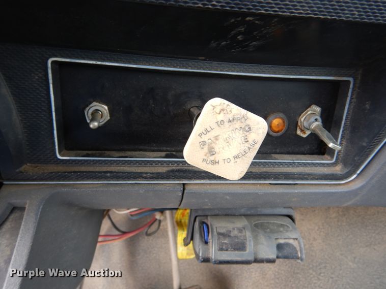 image for item KA9470 1993 Ford F700  flatbed truck