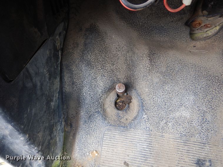 image for item KA9470 1993 Ford F700  flatbed truck