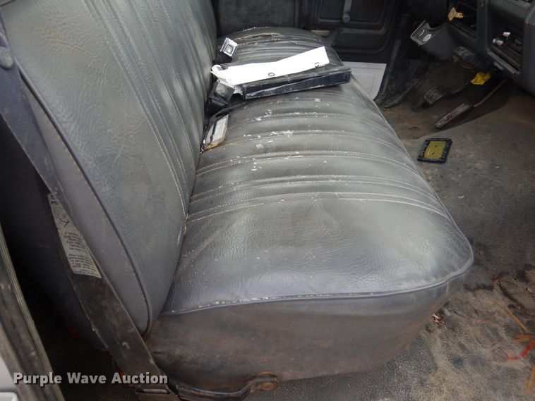 image for item KA9470 1993 Ford F700  flatbed truck