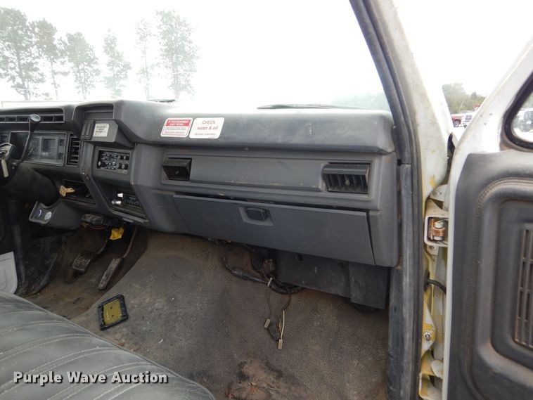 image for item KA9470 1993 Ford F700  flatbed truck