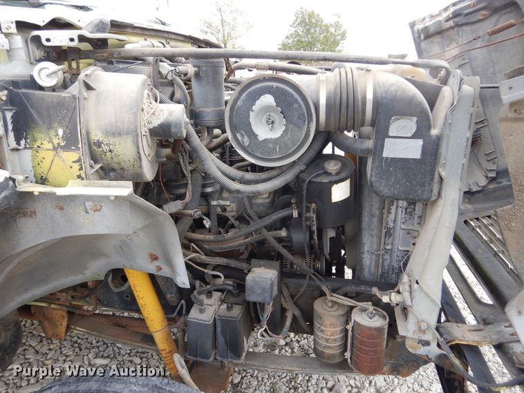 image for item KA9470 1993 Ford F700  flatbed truck