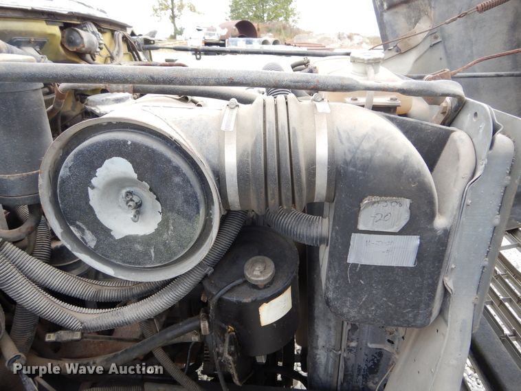 image for item KA9470 1993 Ford F700  flatbed truck