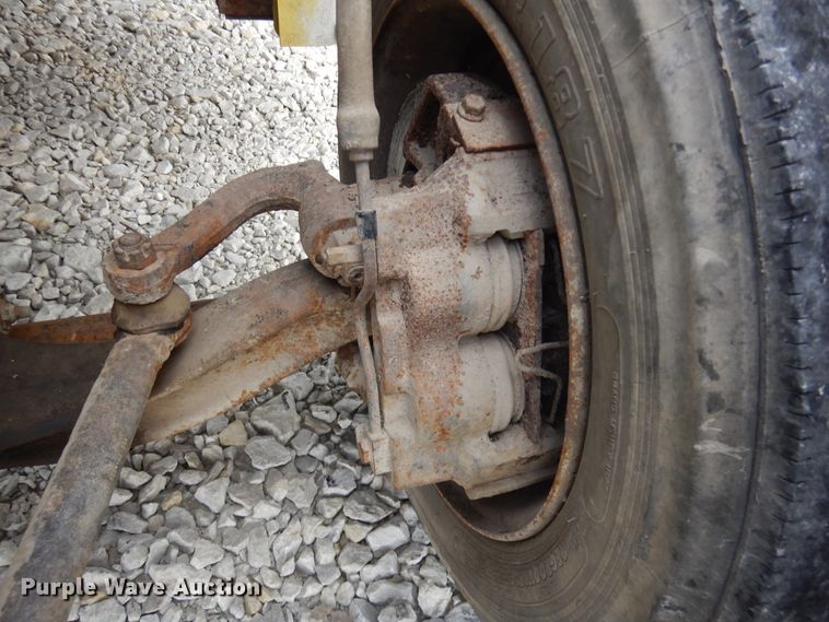 image for item KA9470 1993 Ford F700  flatbed truck