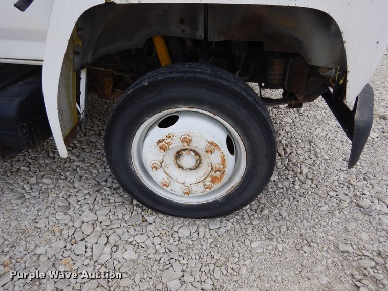 image for item KA9470 1993 Ford F700  flatbed truck