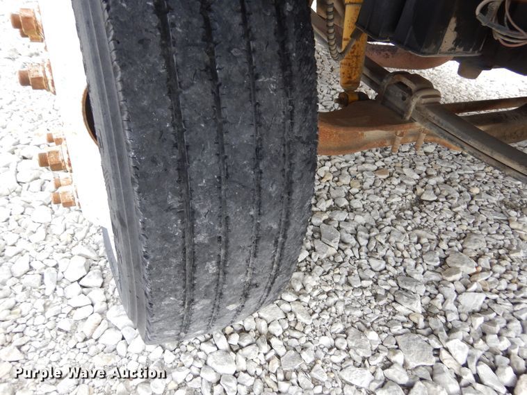 image for item KA9470 1993 Ford F700  flatbed truck