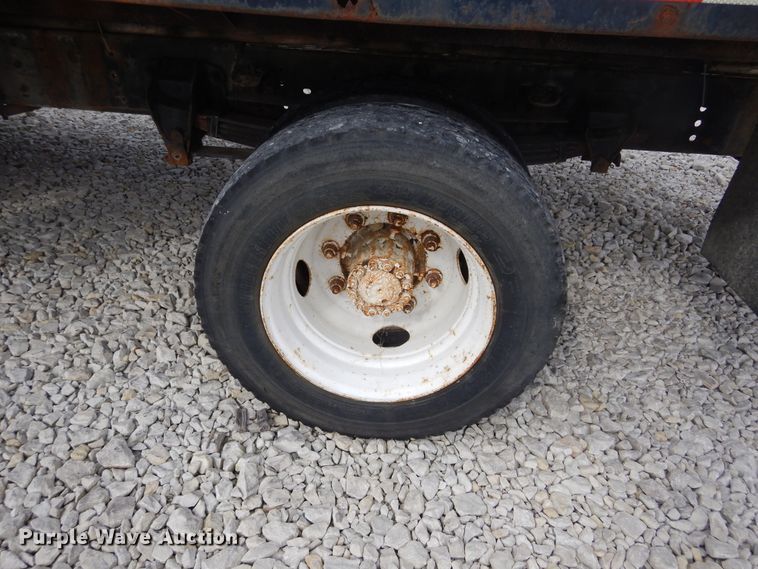 image for item KA9470 1993 Ford F700  flatbed truck