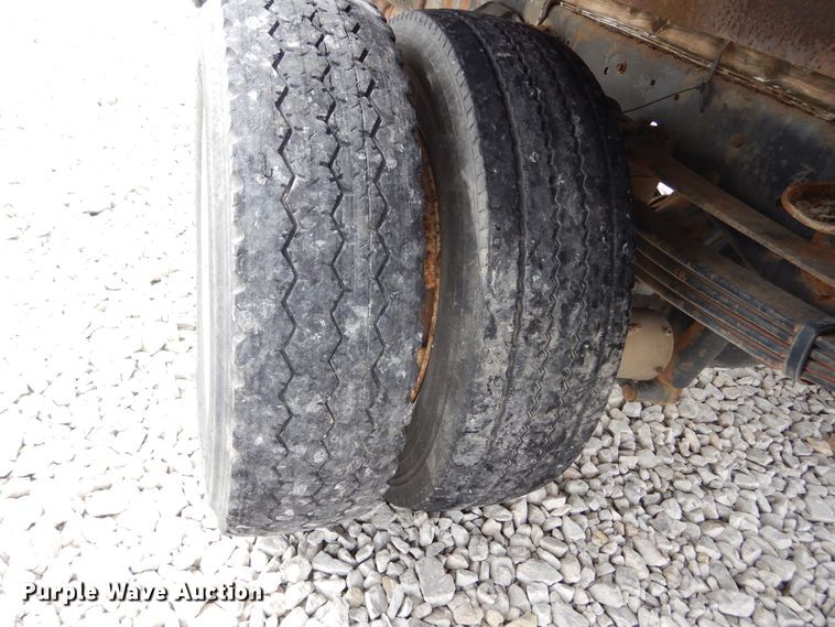 image for item KA9470 1993 Ford F700  flatbed truck