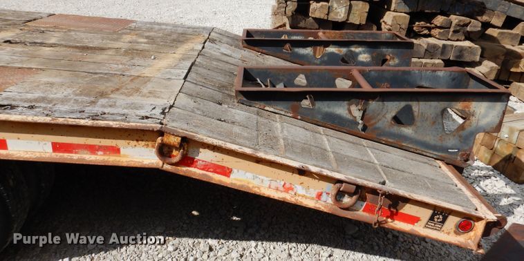 image for item KA9472 1999 Trail King TK20-2500  equipment trailer
