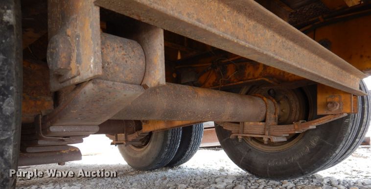 image for item KA9472 1999 Trail King TK20-2500  equipment trailer