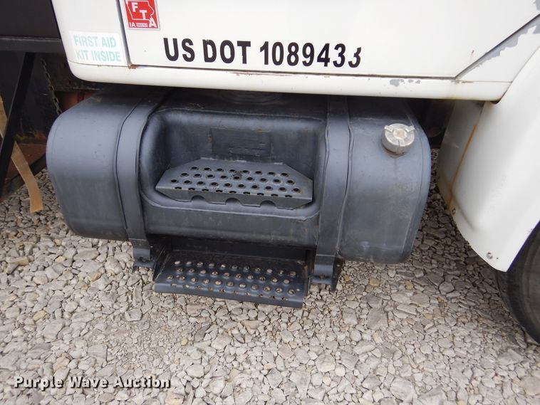 image for item KA9475 1998 International 4700  flatbed truck