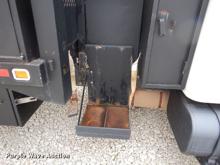 image for item KA9475 1998 International 4700  flatbed truck