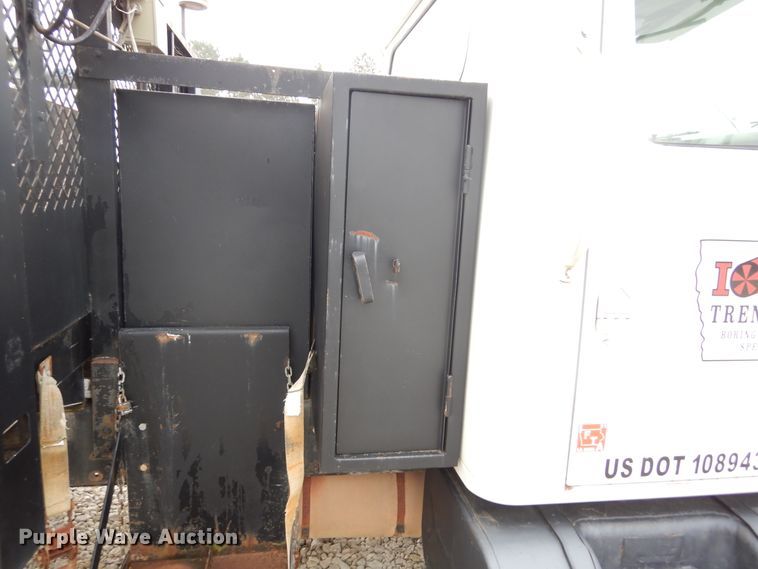 image for item KA9475 1998 International 4700  flatbed truck